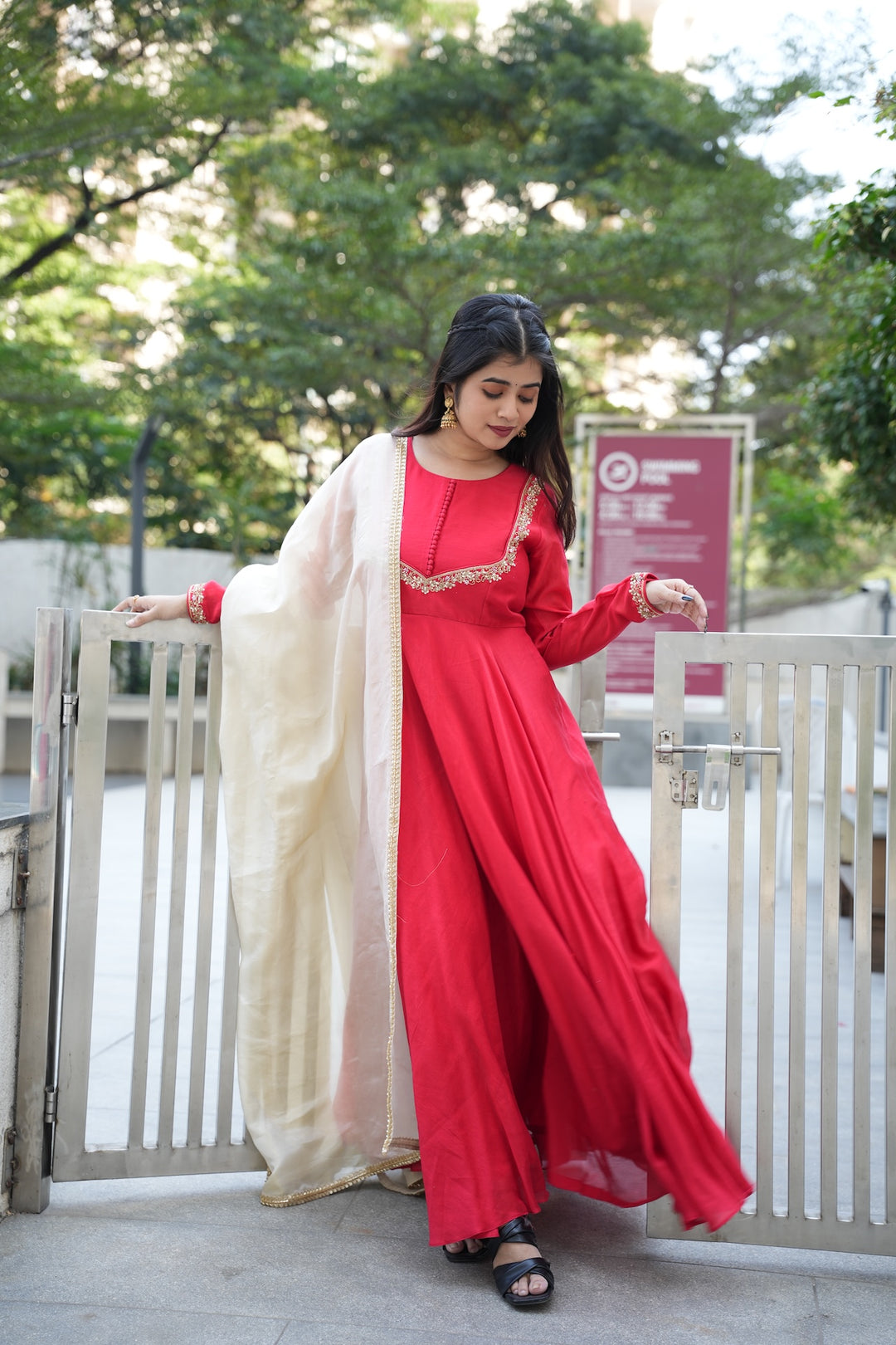 RED CHENDERI SUIT