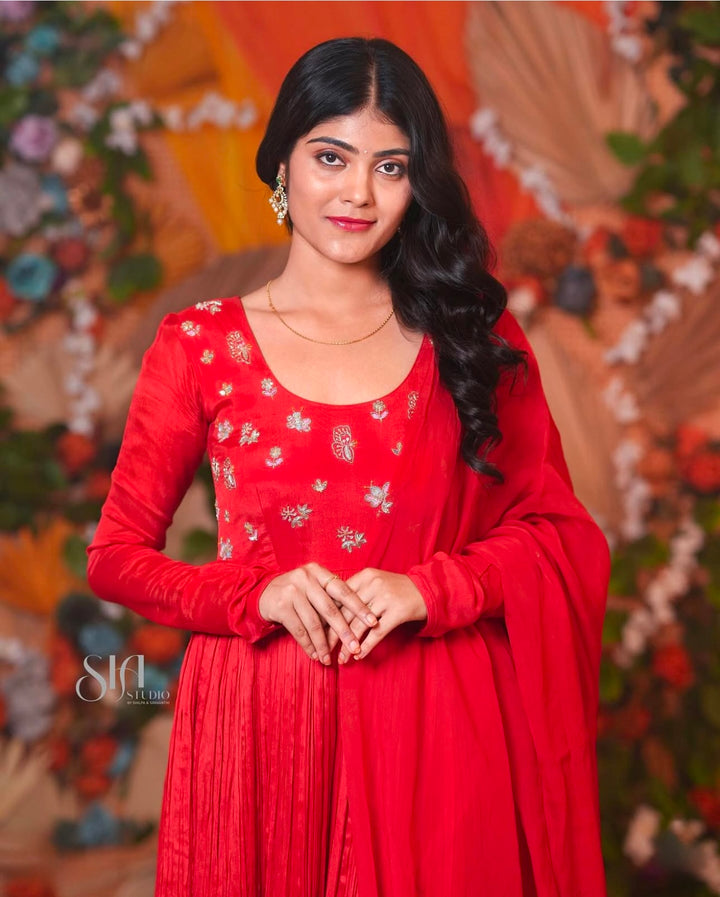 RED CHININ SUIT