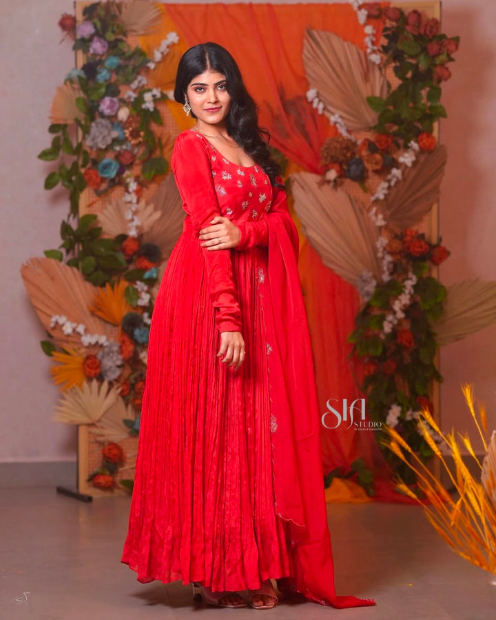 RED CHININ SUIT